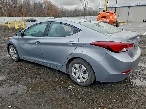 5NPDH4AE4GH709832 2016 HYUNDAI ELANTRA - Image 2