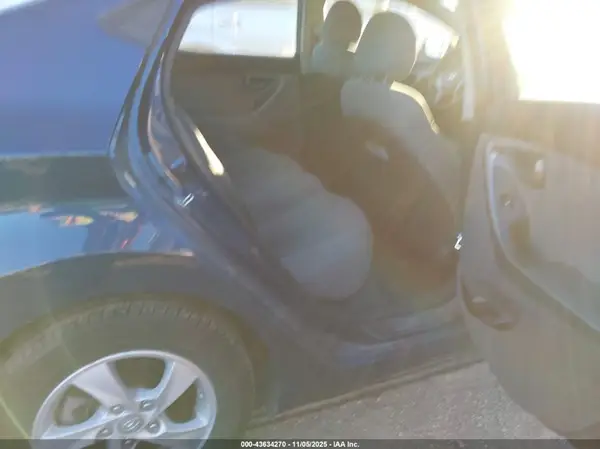 5NPDH4AE4GH710463 2016 HYUNDAI ELANTRA - Image 8