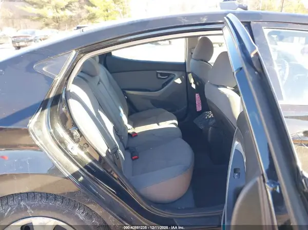 5NPDH4AE4GH713475 2016 HYUNDAI ELANTRA - Image 8