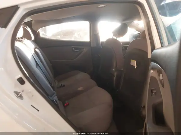 5NPDH4AE4GH714576 2016 HYUNDAI ELANTRA - Image 8