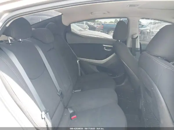 5NPDH4AE4GH715193 2016 HYUNDAI ELANTRA - Image 8