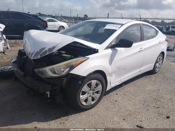 5NPDH4AE4GH718384 2016 HYUNDAI ELANTRA - Image 2