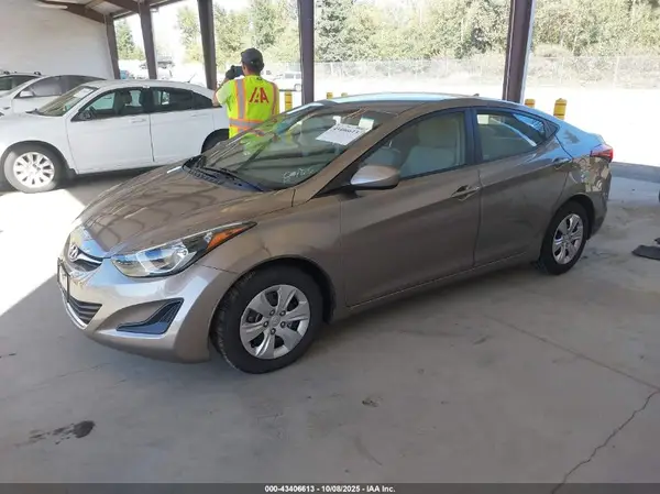 5NPDH4AE4GH718465 2016 HYUNDAI ELANTRA - Image 2