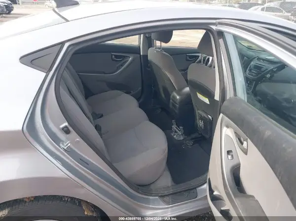 5NPDH4AE4GH719325 2016 HYUNDAI ELANTRA - Image 8