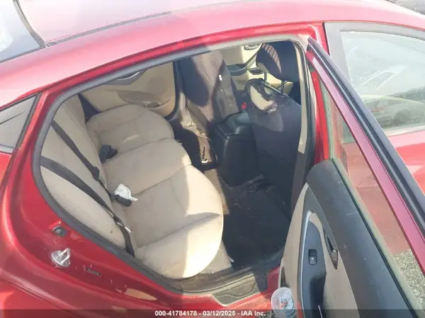 5NPDH4AE4GH723097 2016 HYUNDAI ELANTRA - Image 8