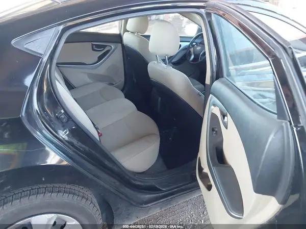 5NPDH4AE4GH726369 2016 HYUNDAI ELANTRA - Image 8