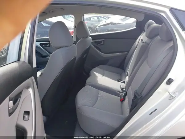 5NPDH4AE4GH739638 2016 HYUNDAI ELANTRA - Image 8
