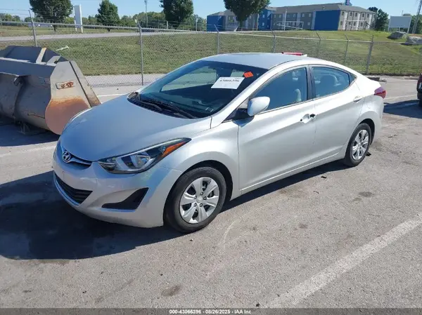 5NPDH4AE4GH742524 2016 HYUNDAI ELANTRA - Image 2