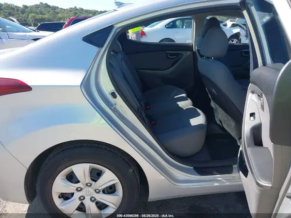 5NPDH4AE4GH742524 2016 HYUNDAI ELANTRA - Image 8