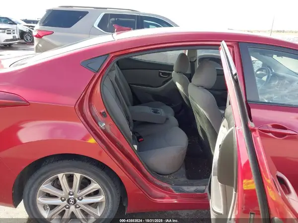 5NPDH4AE4GH744550 2016 HYUNDAI ELANTRA - Image 8