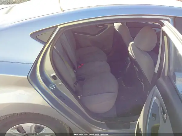5NPDH4AE4GH746671 2016 HYUNDAI ELANTRA - Image 8