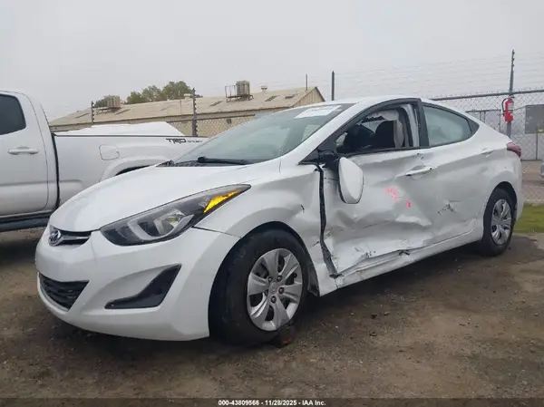5NPDH4AE4GH750428 2016 HYUNDAI ELANTRA - Image 2