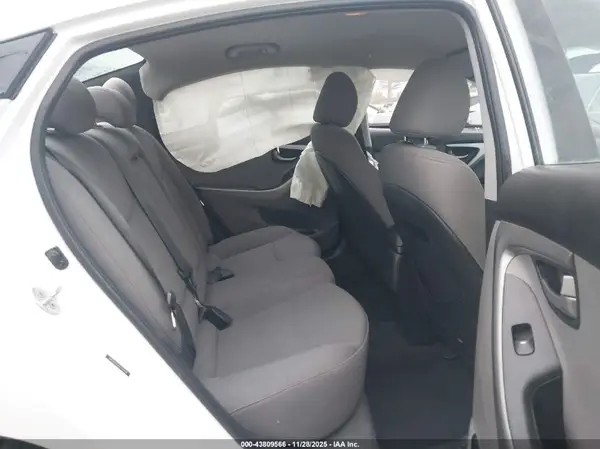 5NPDH4AE4GH750428 2016 HYUNDAI ELANTRA - Image 8