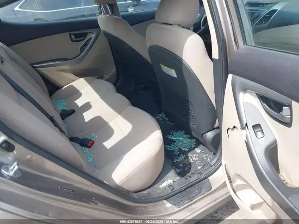 5NPDH4AE4GH758223 2016 HYUNDAI ELANTRA - Image 8