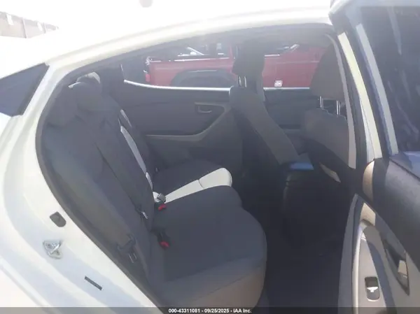 5NPDH4AE4GH758626 2016 HYUNDAI ELANTRA - Image 8