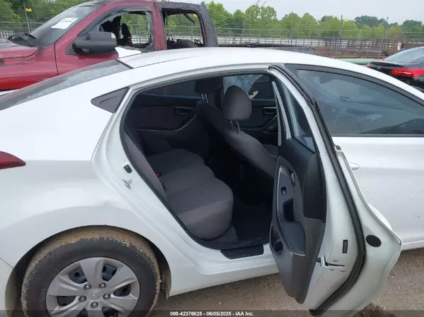 5NPDH4AE4GH765866 2016 HYUNDAI ELANTRA - Image 8