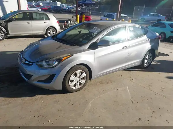 5NPDH4AE4GH770825 2016 HYUNDAI ELANTRA - Image 2