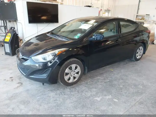 5NPDH4AE4GH771571 2016 HYUNDAI ELANTRA - Image 2