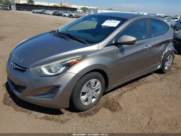 5NPDH4AE4GH778097 2016 HYUNDAI ELANTRA - Image 2