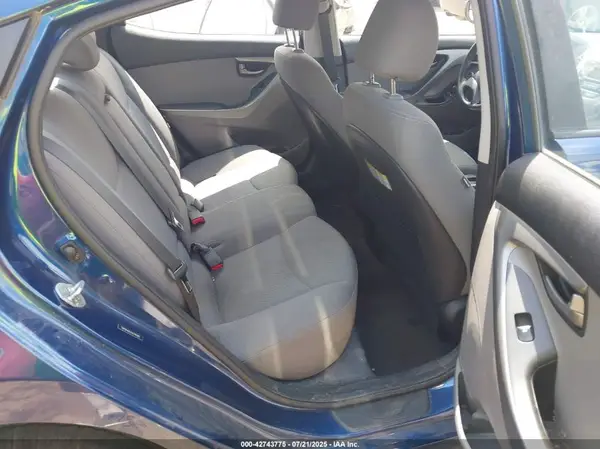 5NPDH4AE4GH781680 2016 HYUNDAI ELANTRA - Image 8