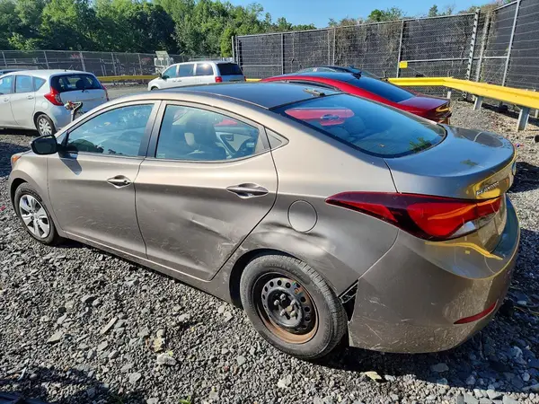 5NPDH4AE4GH782778 2016 HYUNDAI ELANTRA - Image 2