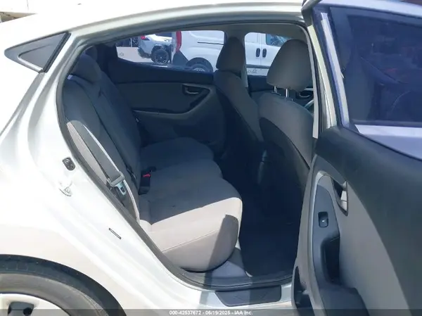 5NPDH4AE4GH784479 2016 HYUNDAI ELANTRA - Image 8