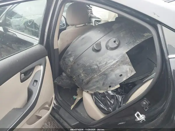 5NPDH4AE4GH784711 2016 HYUNDAI ELANTRA - Image 8