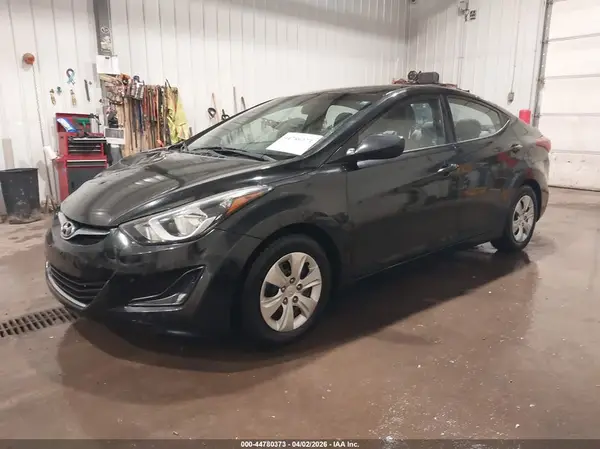 5NPDH4AE4GH786135 2016 HYUNDAI ELANTRA - Image 2