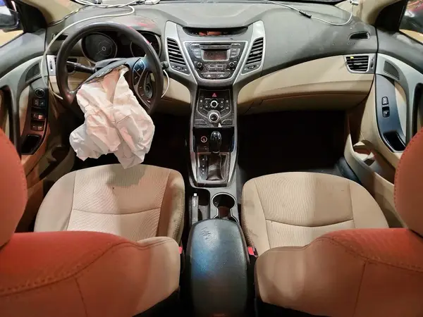 5NPDH4AE4GH794994 2016 HYUNDAI ELANTRA - Image 8
