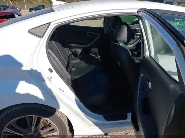 5NPDH4AE4GH795983 2016 HYUNDAI ELANTRA - Image 8