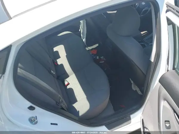 5NPDH4AE4GH796695 2016 HYUNDAI ELANTRA - Image 8