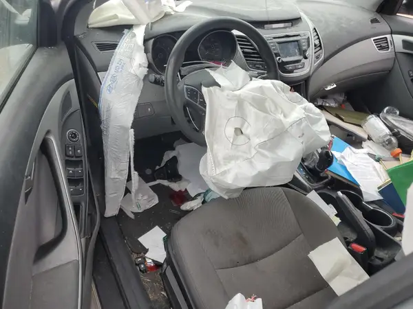 5NPDH4AE5GH652573 2016 HYUNDAI ELANTRA - Image 8