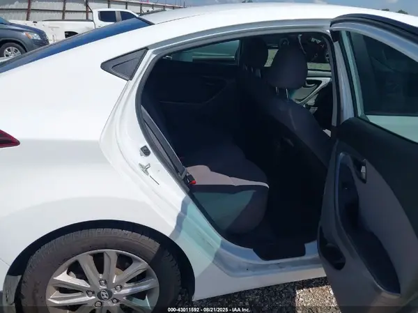 5NPDH4AE5GH656994 2016 HYUNDAI ELANTRA - Image 8