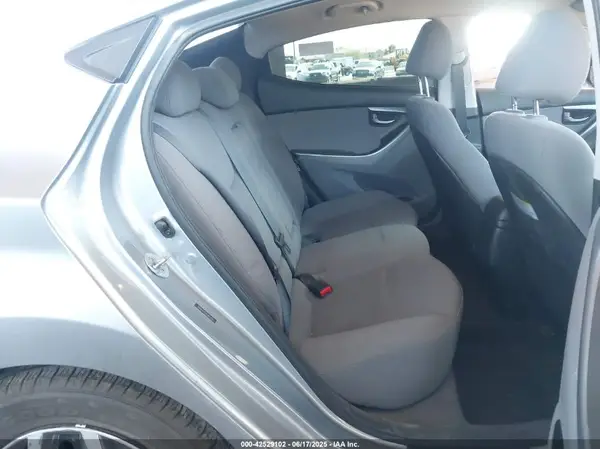5NPDH4AE5GH662939 2016 HYUNDAI ELANTRA - Image 8