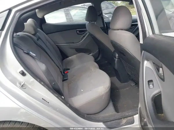 5NPDH4AE5GH663671 2016 HYUNDAI ELANTRA - Image 8