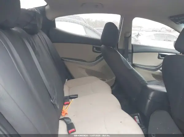 5NPDH4AE5GH669423 2016 HYUNDAI ELANTRA - Image 8