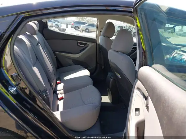 5NPDH4AE5GH670636 2016 HYUNDAI ELANTRA - Image 8