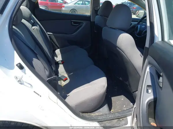 5NPDH4AE5GH671169 2016 HYUNDAI ELANTRA - Image 8