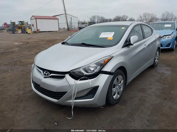 5NPDH4AE5GH677084 2016 HYUNDAI ELANTRA - Image 2