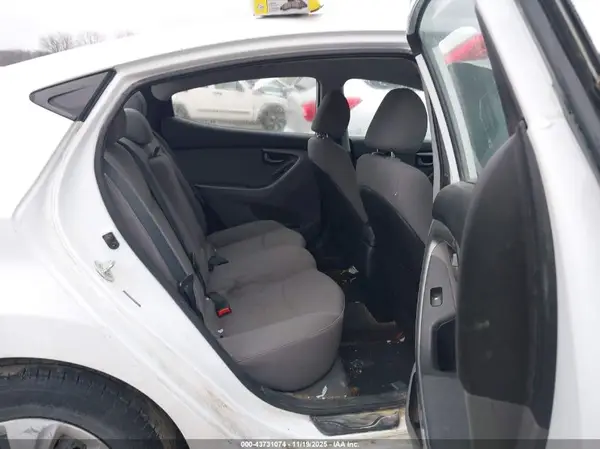 5NPDH4AE5GH681474 2016 HYUNDAI ELANTRA - Image 8