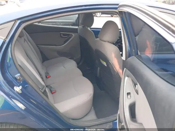 5NPDH4AE5GH684732 2016 HYUNDAI ELANTRA - Image 8