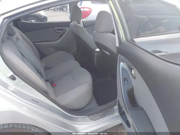5NPDH4AE5GH685282 2016 HYUNDAI ELANTRA - Image 8