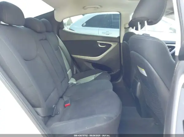 5NPDH4AE5GH687811 2016 HYUNDAI ELANTRA - Image 8