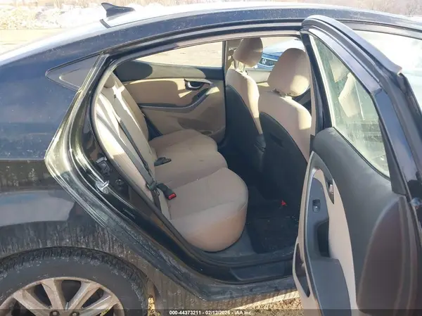 5NPDH4AE5GH688618 2016 HYUNDAI ELANTRA - Image 8