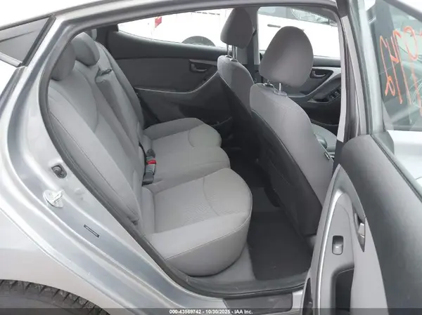 5NPDH4AE5GH692183 2016 HYUNDAI ELANTRA - Image 8