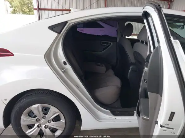 5NPDH4AE5GH693107 2016 HYUNDAI ELANTRA - Image 8