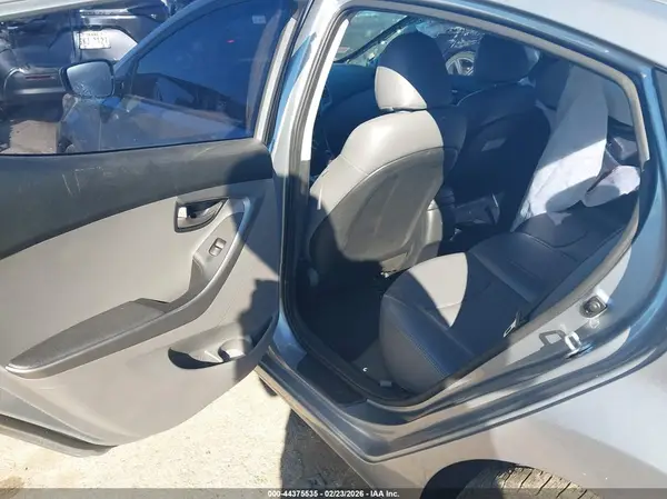 5NPDH4AE5GH697268 2016 HYUNDAI ELANTRA - Image 8