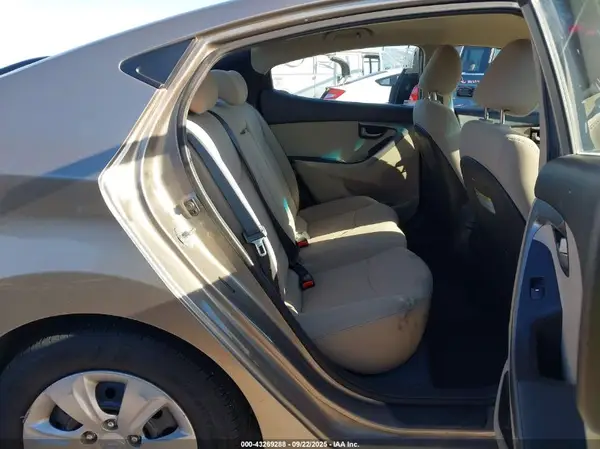5NPDH4AE5GH698338 2016 HYUNDAI ELANTRA - Image 8