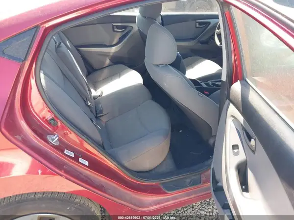 5NPDH4AE5GH698985 2016 HYUNDAI ELANTRA - Image 8
