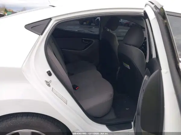 5NPDH4AE5GH700492 2016 HYUNDAI ELANTRA - Image 8